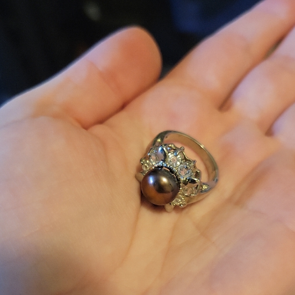 Silver Ring W/ Crystals & Brown Pearl